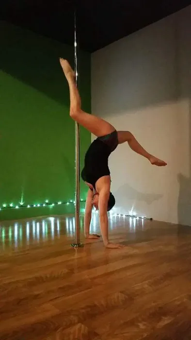 Revolution Pole Fitness Picture 10