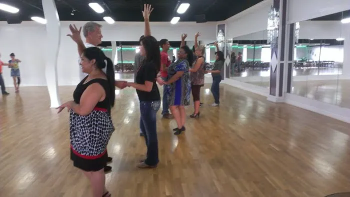 Latin Fusion Oklahoma - Salsa & Bachata Dance Classes Picture 10