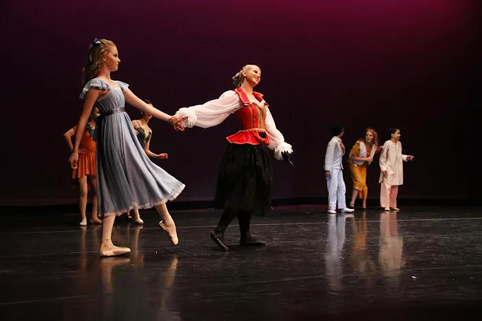 Julia's Dance Academy Picture 6