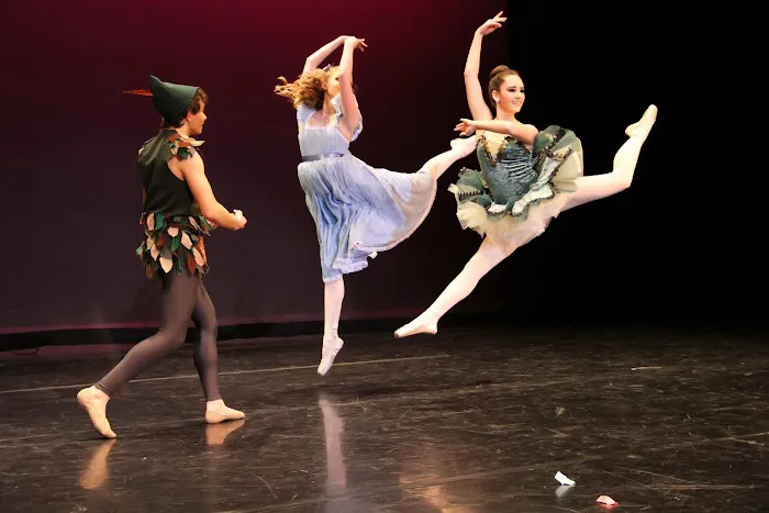Julia's Dance Academy Picture 2