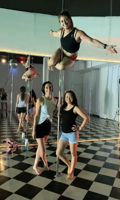 Pole Buzz @ Queen Bee's Picture 2