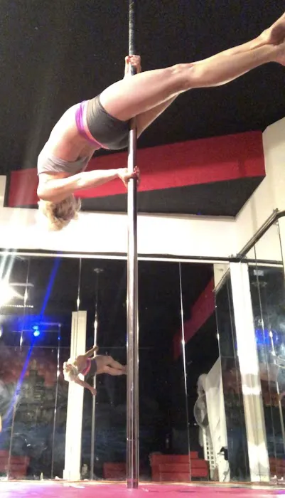Pole Buzz @ Queen Bee's Picture 7