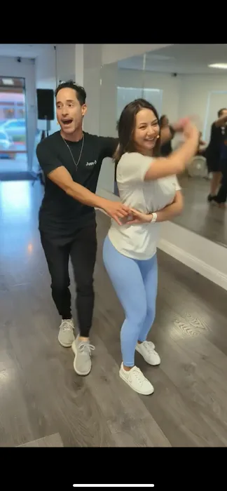 The Salsa Beat Picture 7