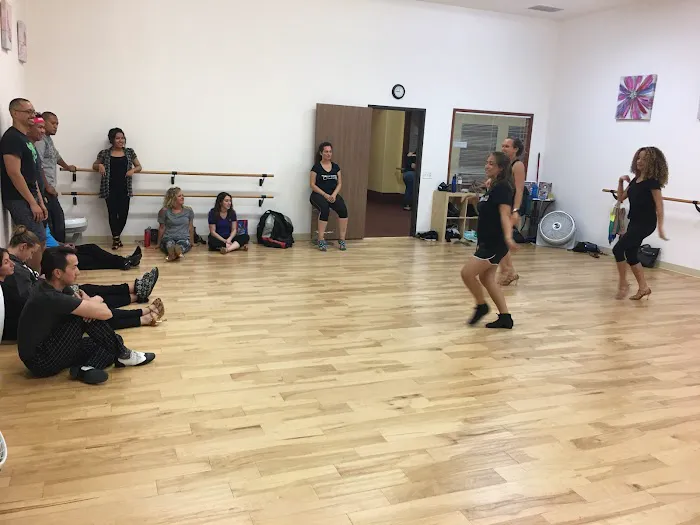 Melómano Entertainment - Salsa & Bachata Lessons Picture 7