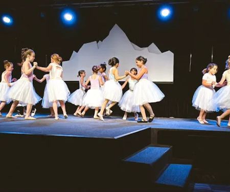 Shining Stars Dance