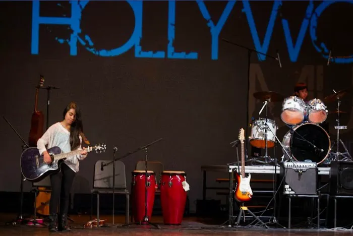 Hollywood Music Picture 3