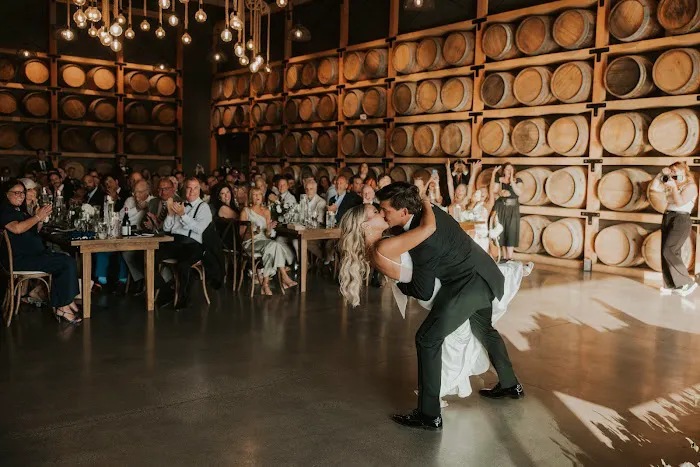 Natural Wedding Dance Picture 1