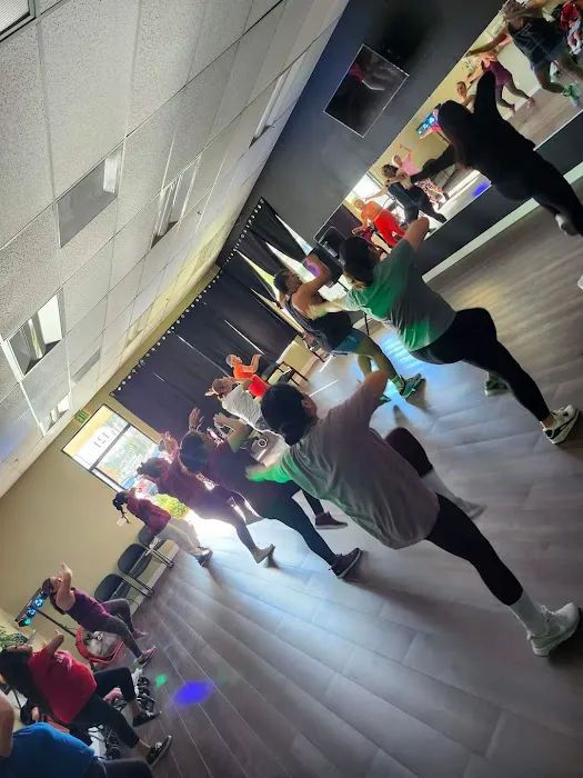 LOUD Dance Fitness Studio Picture 7