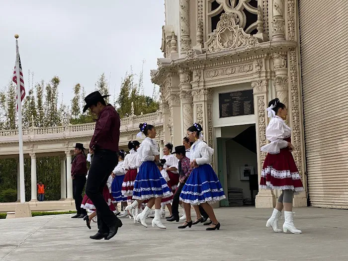 Viviana Enrique Ballet Folklorico en Aztlan Dance Theatre Company and Academy, Inc. Picture 7