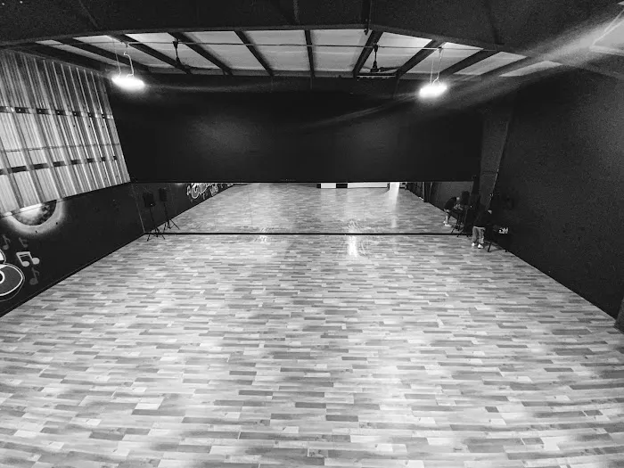 Garage 713 Studio Picture 2
