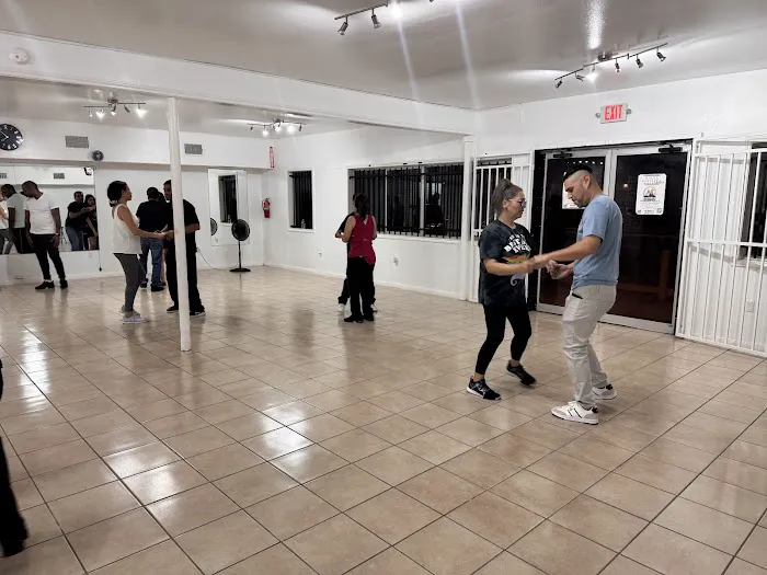Salsa y Bachata Pasadena Picture 3