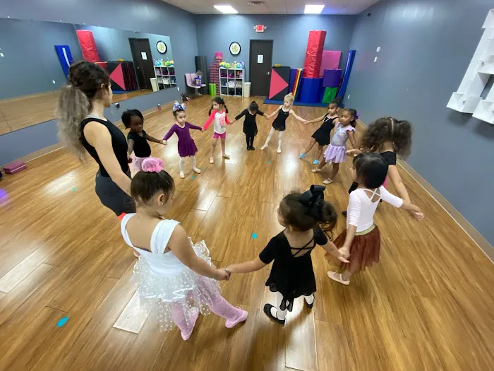 The stage dance studio Picture 3
