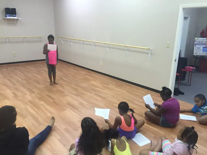 Born 2 Perform Picture 7