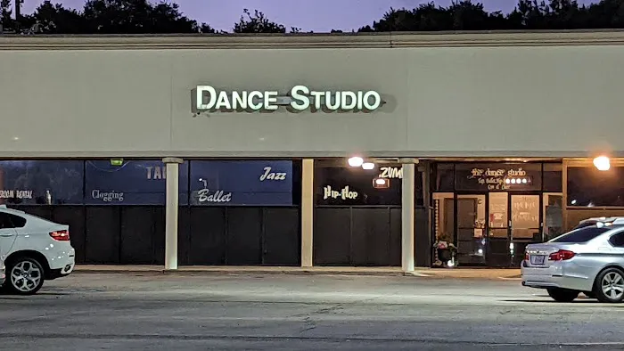 The Dance Studio Picture 9