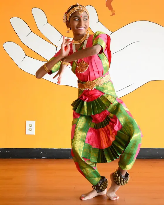 Bollycurves | Bollywood Dance + Fitness + Yoga Picture 5