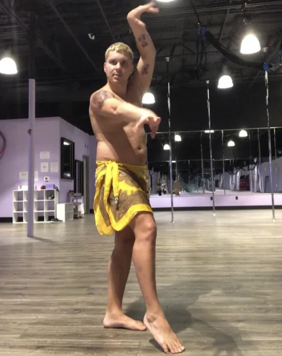 Pole Kisses, Bungee and Aerial Fitness Picture 4