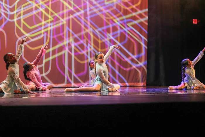 305 Dance studio Picture 10