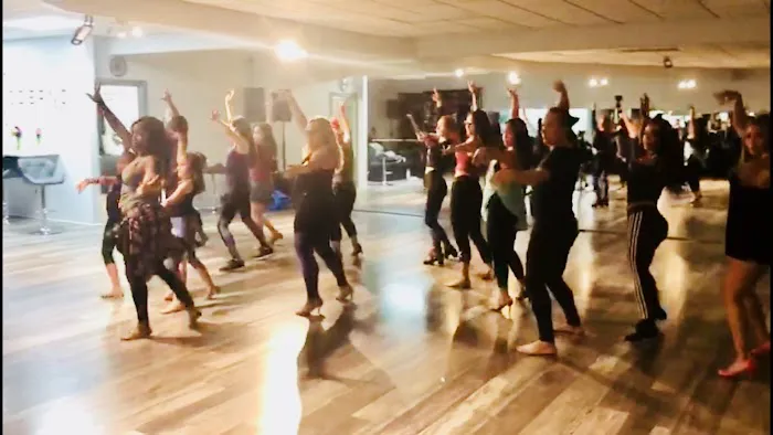 Latin Blendz Dance Academy (@LatinBlendzDance) Picture 1