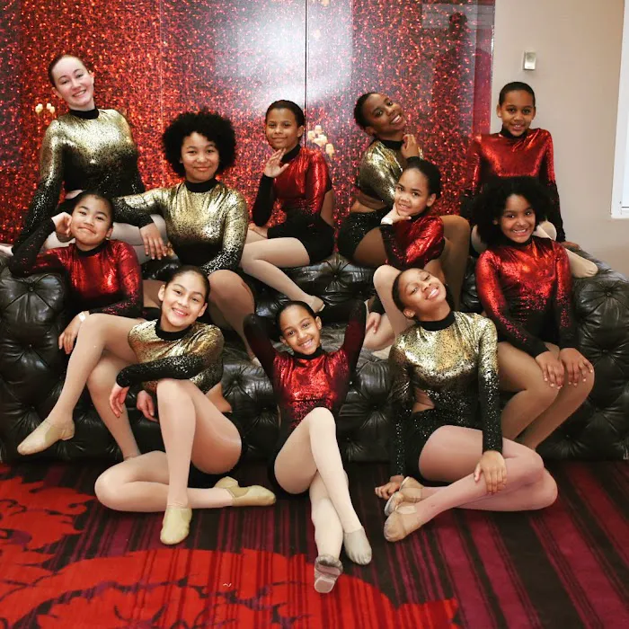 Studio 121 Picture 9