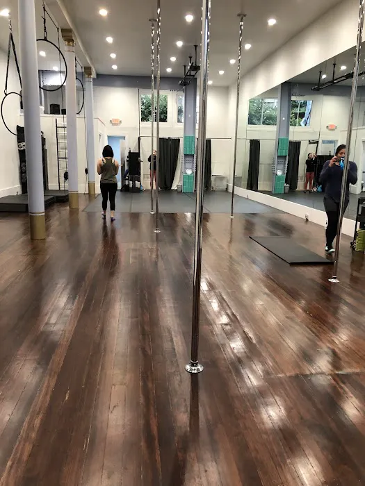 VRV3 Studios - Pole Dance & Fitness Picture 4