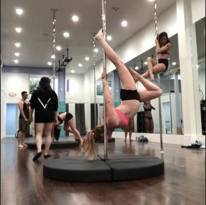 VRV3 Studios - Pole Dance & Fitness Picture 2