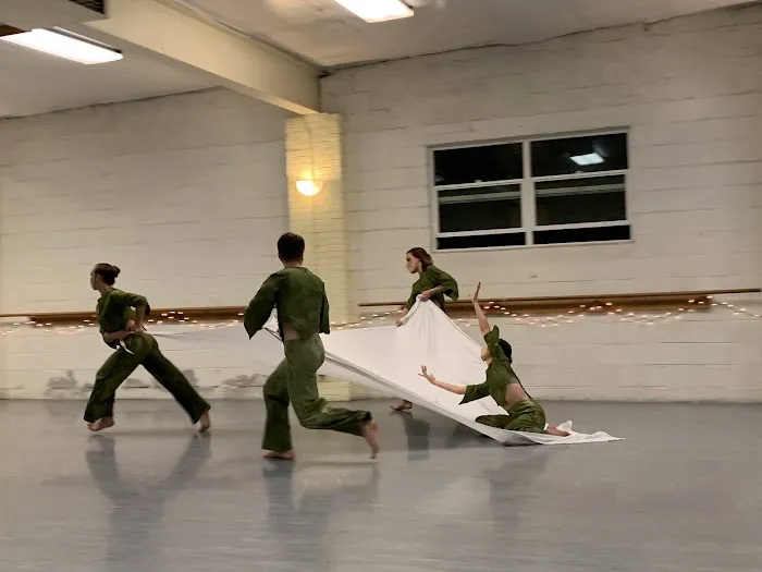Hannah Kahn Dance Company Picture 3