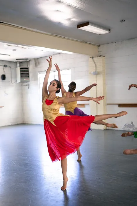 Hannah Kahn Dance Company Picture 9