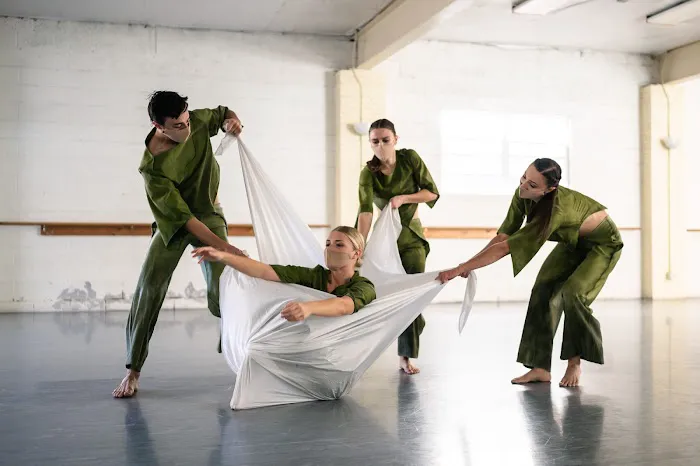 Hannah Kahn Dance Company Picture 6