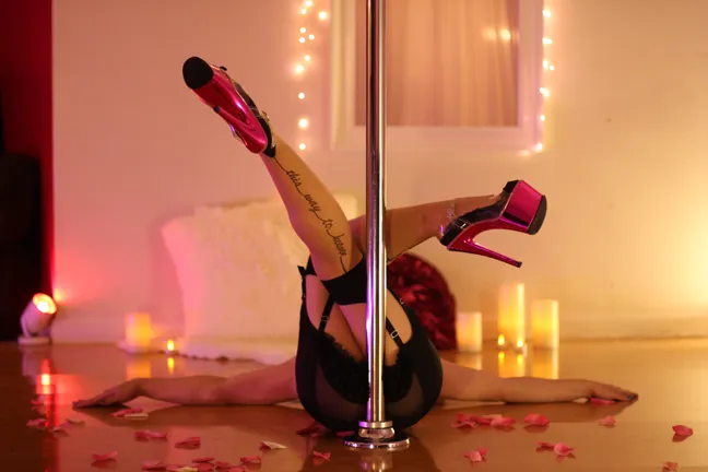 Entangle & Sway Pole Dance Fitness Picture 10