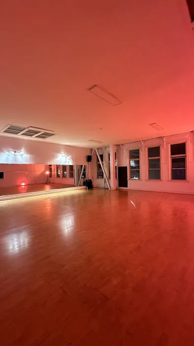 Vell Studio SF Picture 1