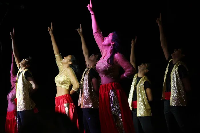 Bollywood Dance Central Picture 2