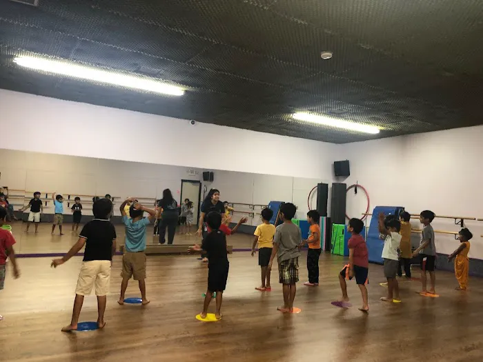 Bollywood Dance Central Picture 1