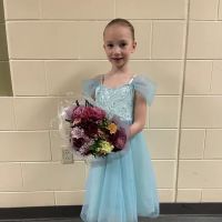 Golden Ballet Theater, with Mountain Views ico