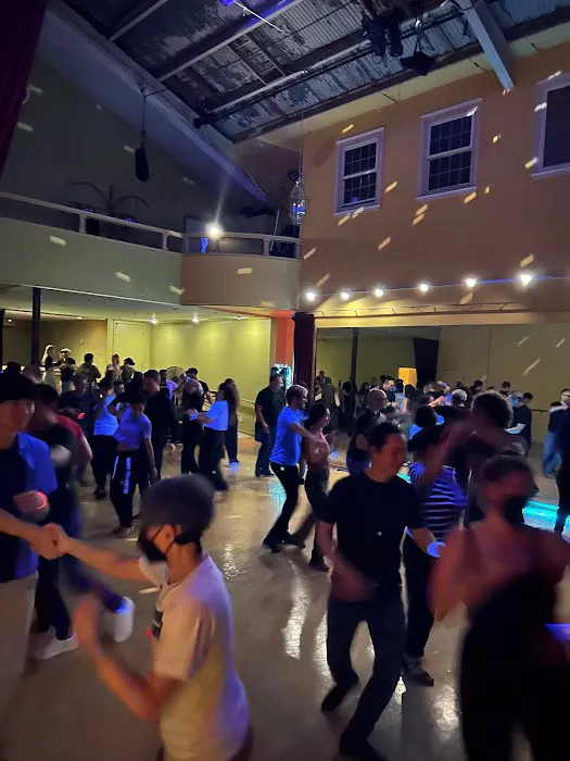 West Coast Swing - Moonlit Moves Picture 2