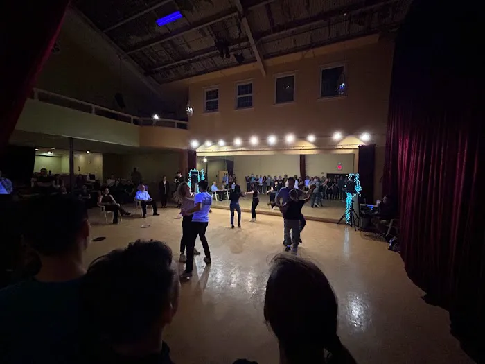 West Coast Swing - Moonlit Moves Picture 10