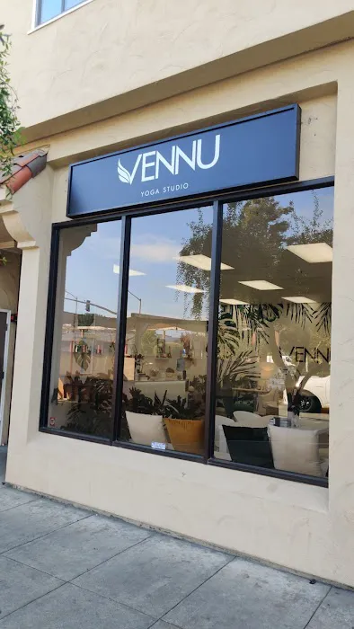 VENNU Yoga - Pilates - Barre -TRX - Dance Studio Picture 5