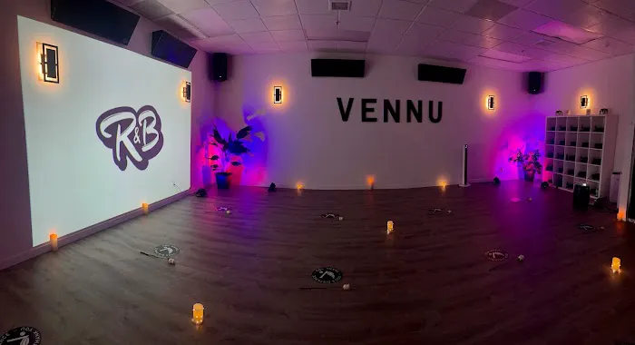 VENNU Yoga - Pilates - Barre -TRX - Dance Studio Picture 1