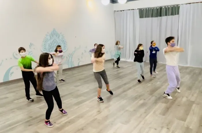 Studio Anthurium (English-Russian speaking classes for bilingual kids and adults, Decor, Event Venue and planning) Picture 1