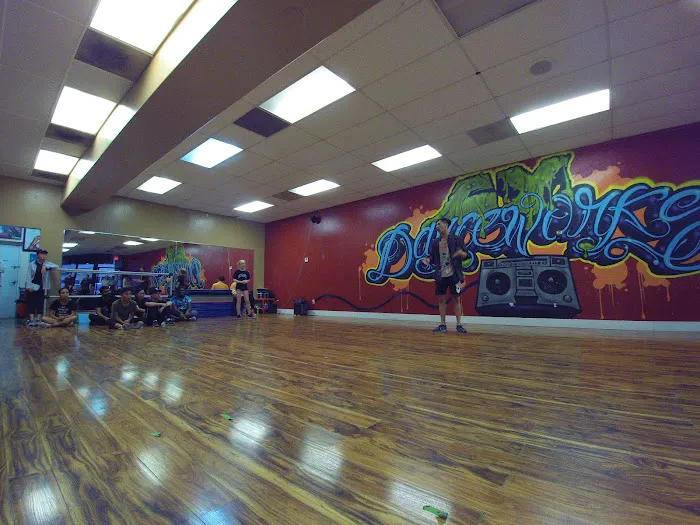 Str8jacket Dance Company Picture 9
