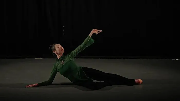 Zhiyi Dance Picture 3
