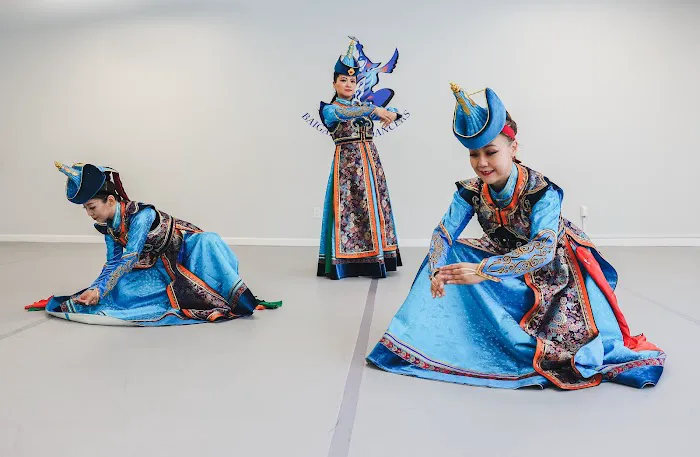 Baigali and Dancers Picture 1
