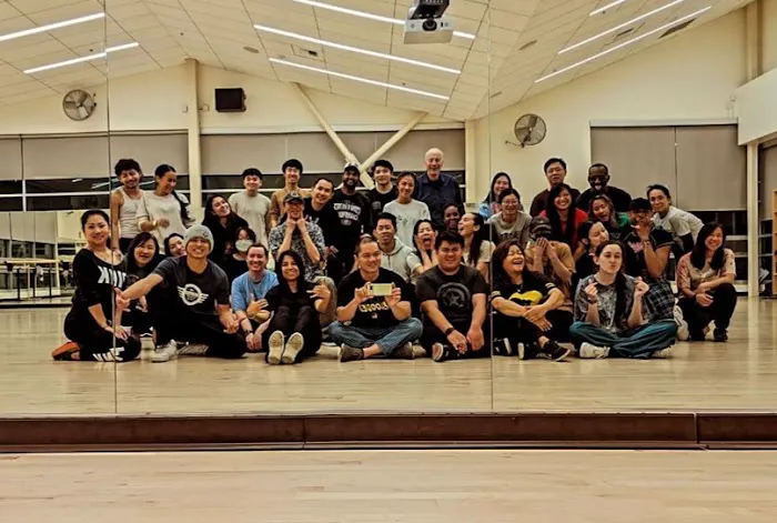 Dance With Ceech Picture 4