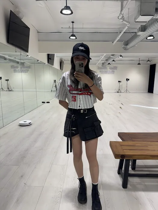 How About Dance Studio Picture 6