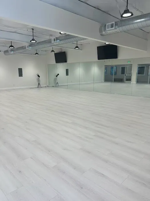 How About Dance Studio Picture 10