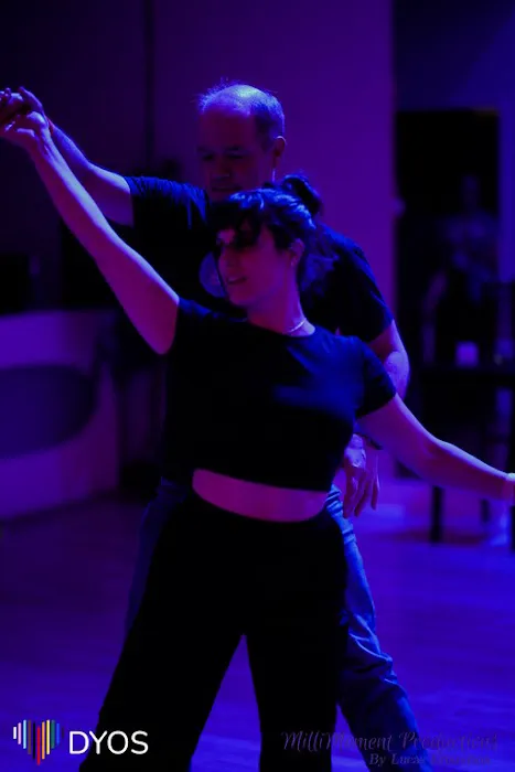 Do Your Own Swing (West Coast Swing Dancing) Picture 10