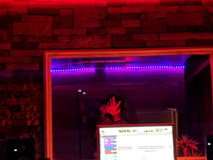 Vibe At The Wall Dance Studio Picture 9