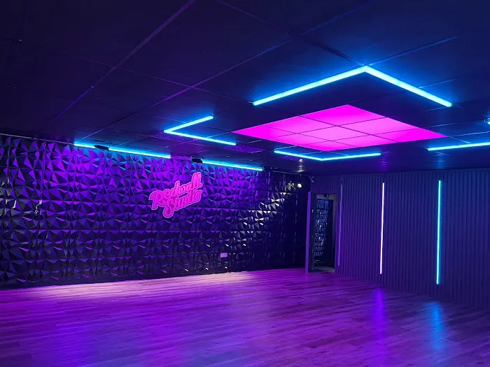 Vibe At The Wall Dance Studio Picture 8