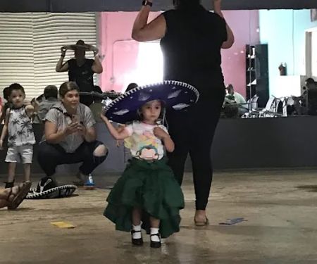 Grupo Folklorico Los Laureles