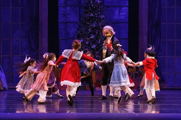 Ballet Petit Picture 2
