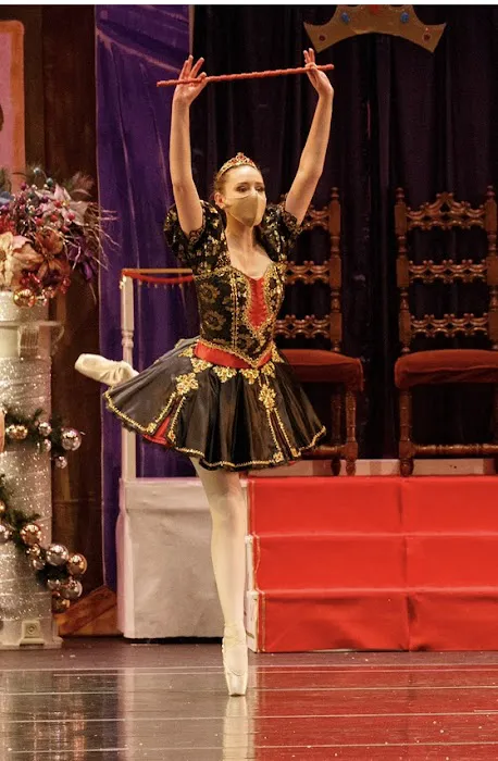 Ballet Petit Picture 5